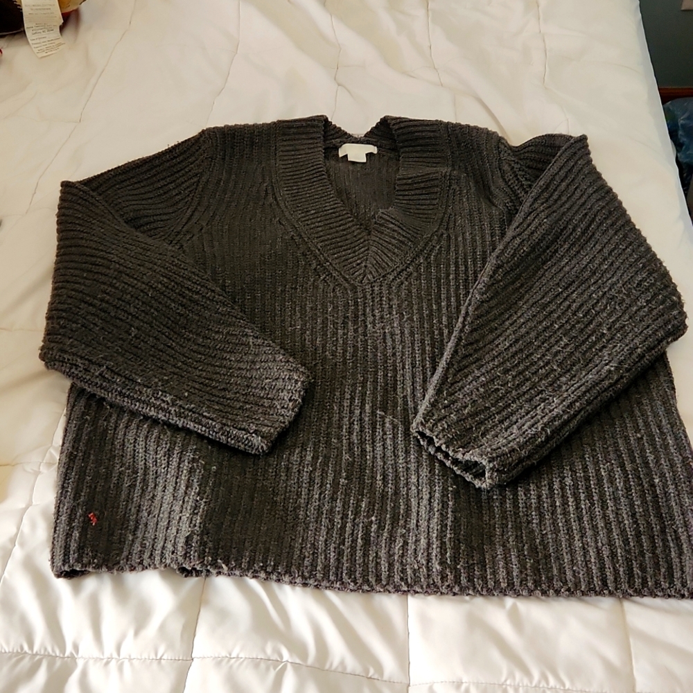 Gray H&M cable knit v neck  sweater, size large